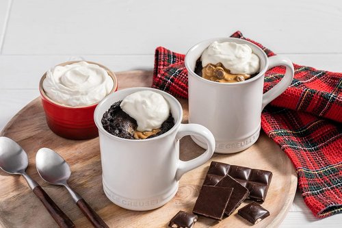 Le Creuset Enamel On Steel Demi Kettle - 1.25 Qt Kettle & Set of 2 Stoneware Mugs, White