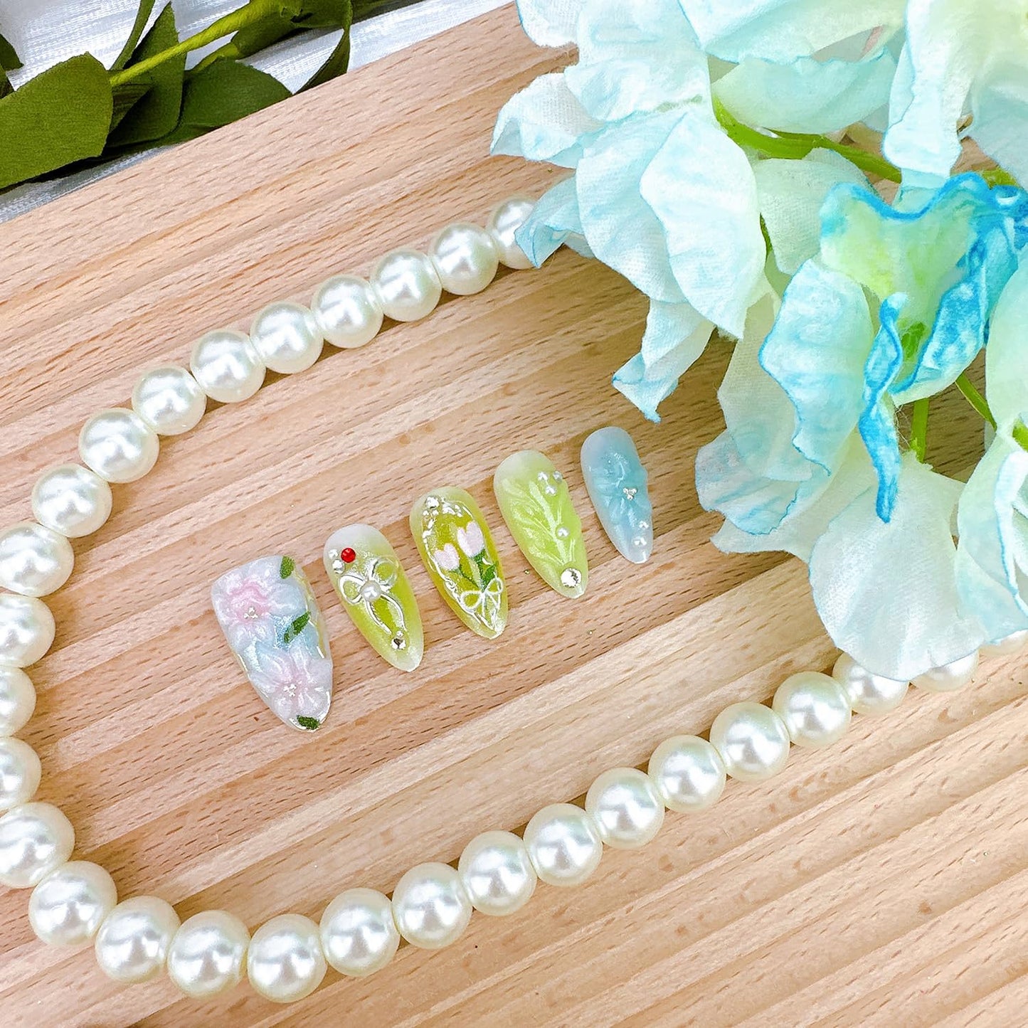 24Pcs St Patrick's Day Press on Nails Short Square Gold French Tip Fake Nails with Gold Rhinestones Horseshoe Rainbow Shamrocks False Nails St Patricks Day Acrylic Nails Irish Stick on Nails for Women