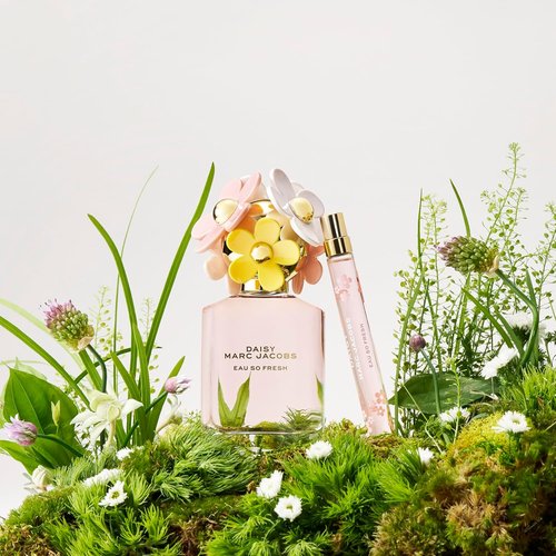 Marc Jacobs Daisy Eau So Fresh Eau de Toilette - Fresh Floral Women's Perfume with Raspberry & Wild Rose Notes