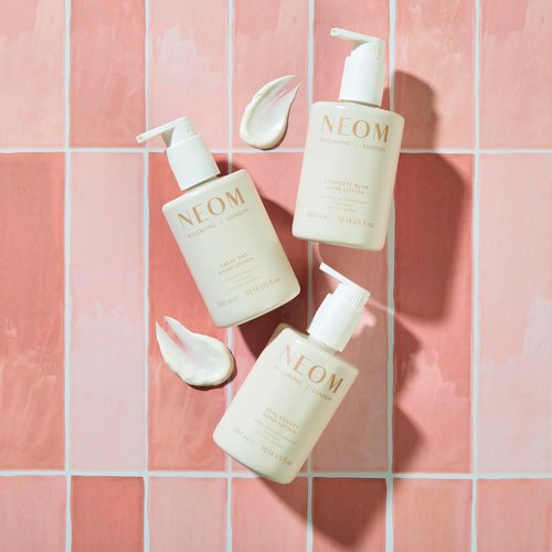Neom Complete Bliss Hand Lotion, 300ml | Rose, Lime & Black Pepper I 19 Essential Oils I 100% Natural Fragrances I 100% Recyclable Bottle I Calming I Nourishing