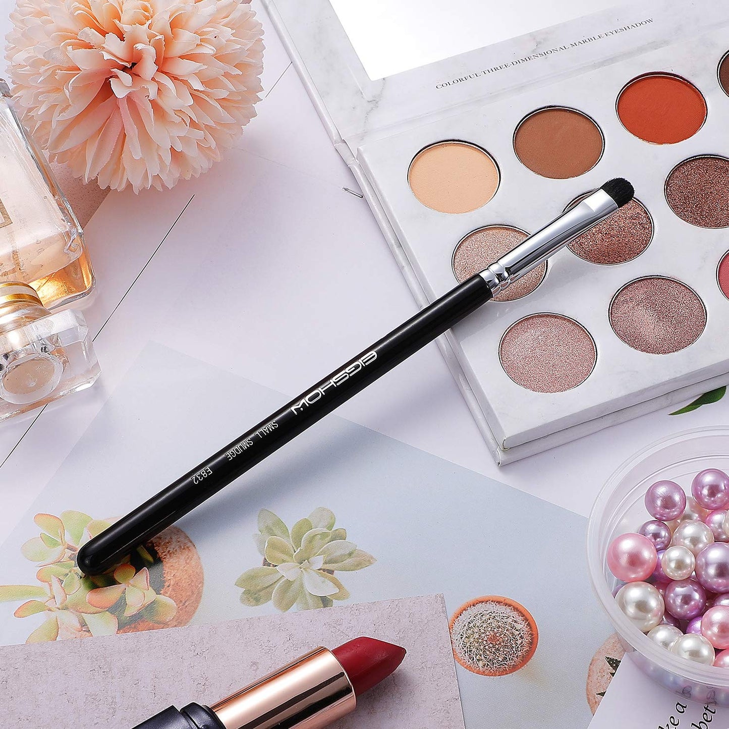 Curved Smudge Eyeshadow Brush, EIGSHOW Small Round Top Blending Eye Shadow with Synthetic Bristles for Smokey Cat Eye Makeup (E832)