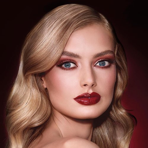 Charlotte Tilbury Cheek to Chic Powder Blush - Two-Tone Radiant Makeup for a Luminous Finish - Buildable Color for a Light Reflecting Glow