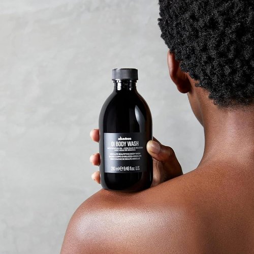 Davines OI Body Wash - Gently Cleansing & Moisturizing for All Skin Types | Hydrates with Roucou Oil, 9.47 Fl Oz