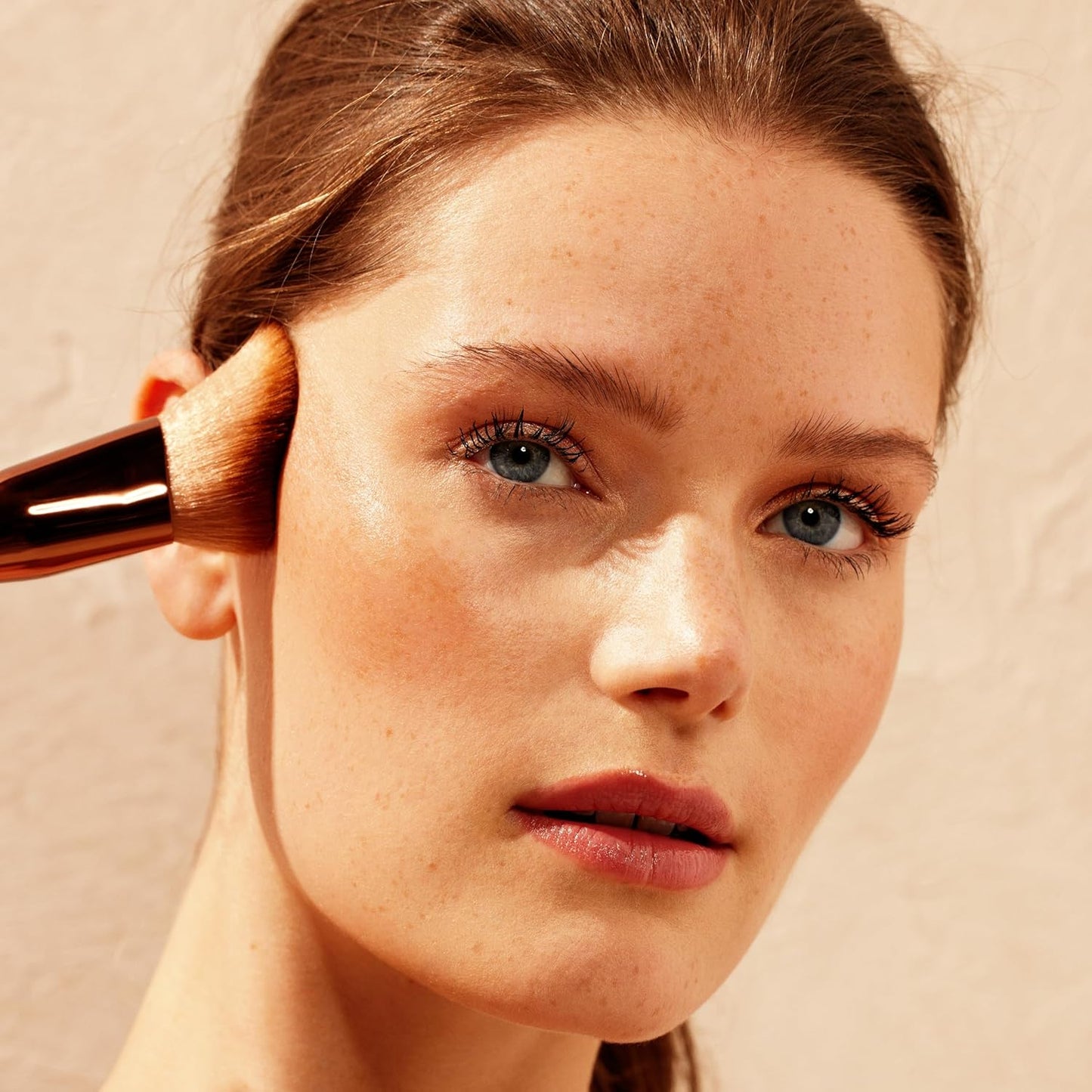 St. Tropez Ultimate Flawless Tan Face Brush - Achieve a Perfect Sun-Kissed Glow | 1 Ct