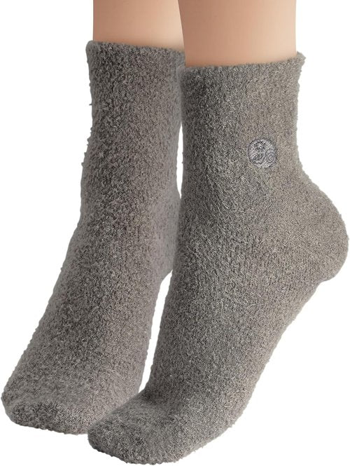 Earth Therapeutics Aloe Socks - Soft and Moisturizing - Gray/Black Double Pack (2 Pairs)