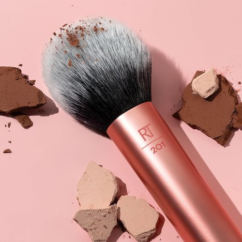 Real Techniques Ultra Plush Powder Makeup Brush - Large Fluffy Brush for Sheer Buildable Coverage | Vegan & Cruelty-Free