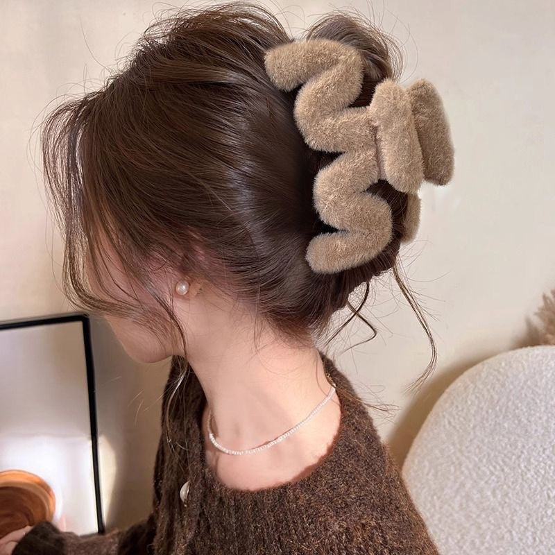 Soft Plush Bow Hair Clip - Elegant Winter Hair Accessory for All Hairstyles