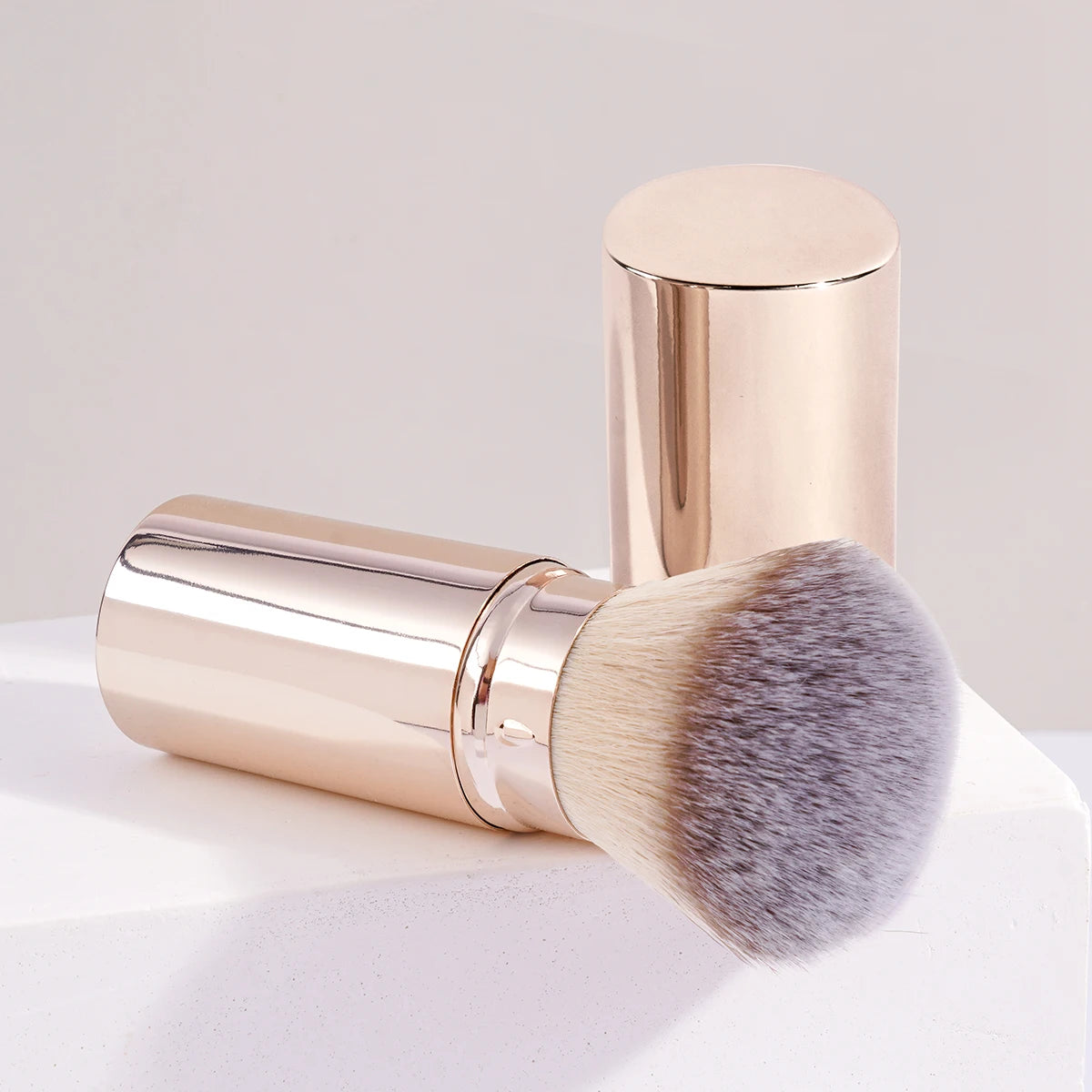 Retractable Foundation Makeup Brush with Cover - Kabuki Powder Blusher Brush for Travel
