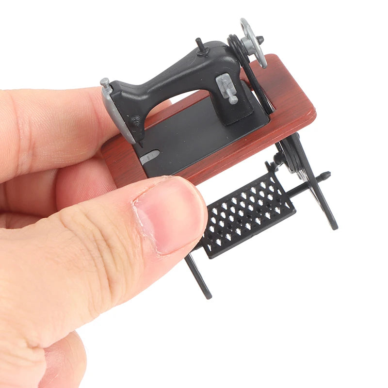 Miniature Wooden Sewing Machine Dollhouse Accessory for 1:12 Scale Kids Toys