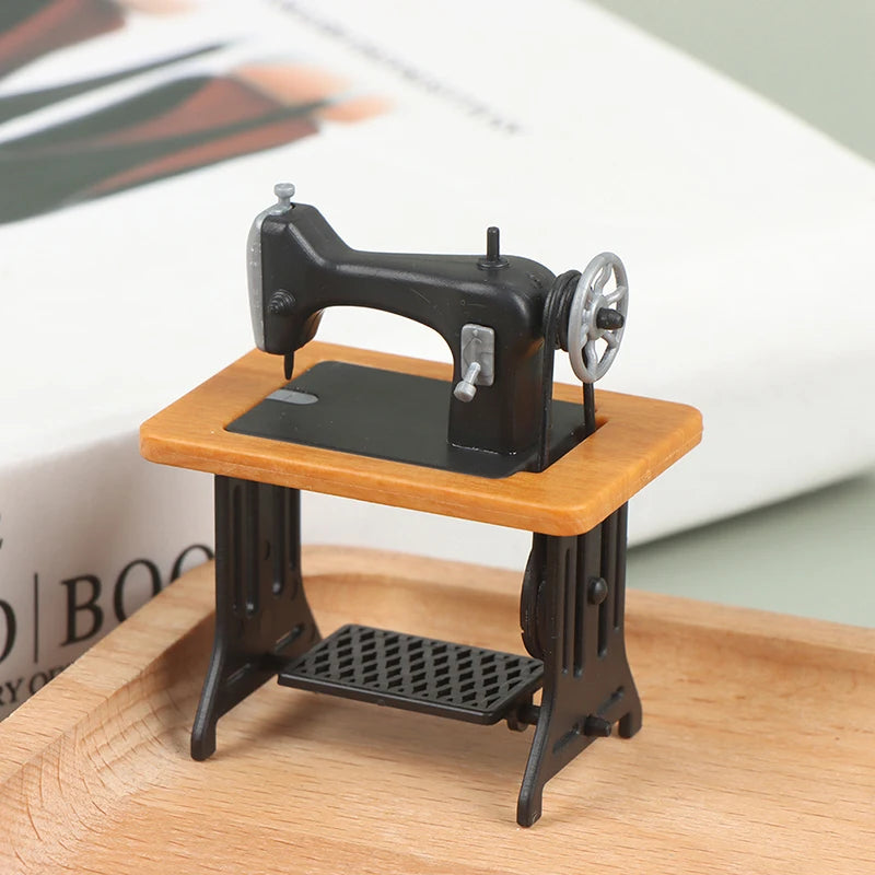 Miniature Wooden Sewing Machine Dollhouse Accessory for 1:12 Scale Kids Toys
