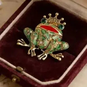 Vintage Frog Brooch with Green Eyes - Insect Toad Jewelry Pin for Men Women Kids