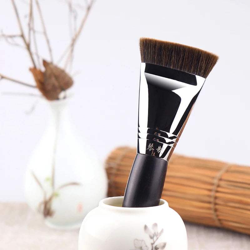 Professional Flat Top Contour & Highlighter Makeup Brush - Synthetic Fiber