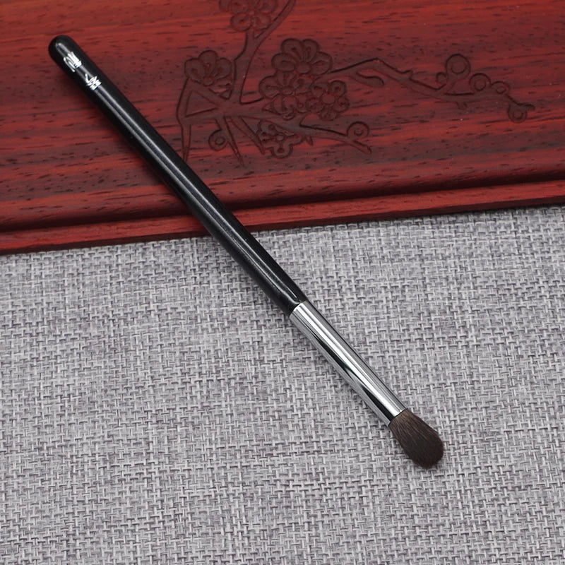 Eye Shadow Blending Brush - Soft Blue Squirrel Hair Makeup Tool for Natural Eye Makeup