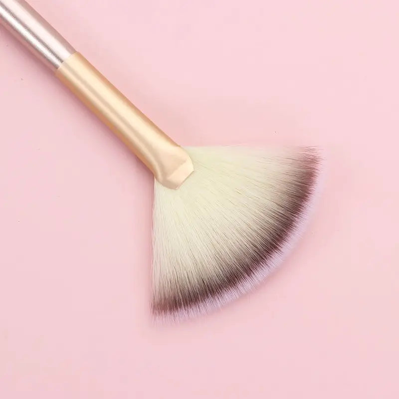 Professional Soft Makeup Fan Brush Face Powder Applicator Cosmetic Tool