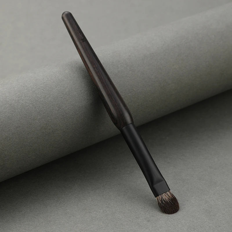 Professional Handmade Eye Shadow Brush with Ebony Wood Handle and Lynx Hair - Medium Size