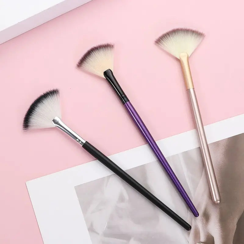 Professional Soft Makeup Fan Brush Face Powder Applicator Cosmetic Tool
