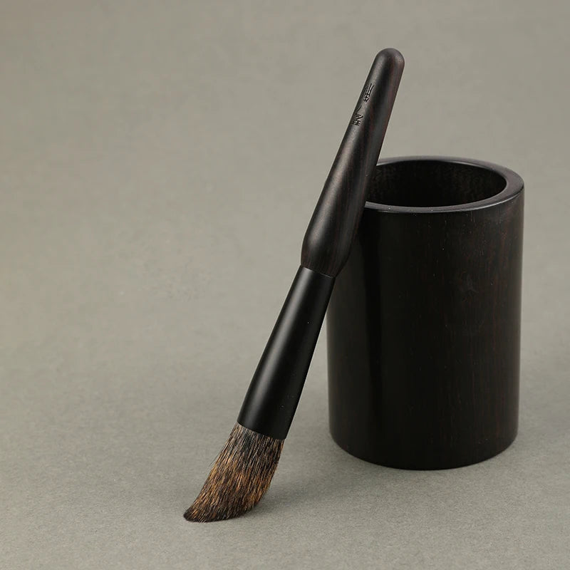 High-Quality Tapered Makeup Brush for Highlighting - Natural Squirrel Hair