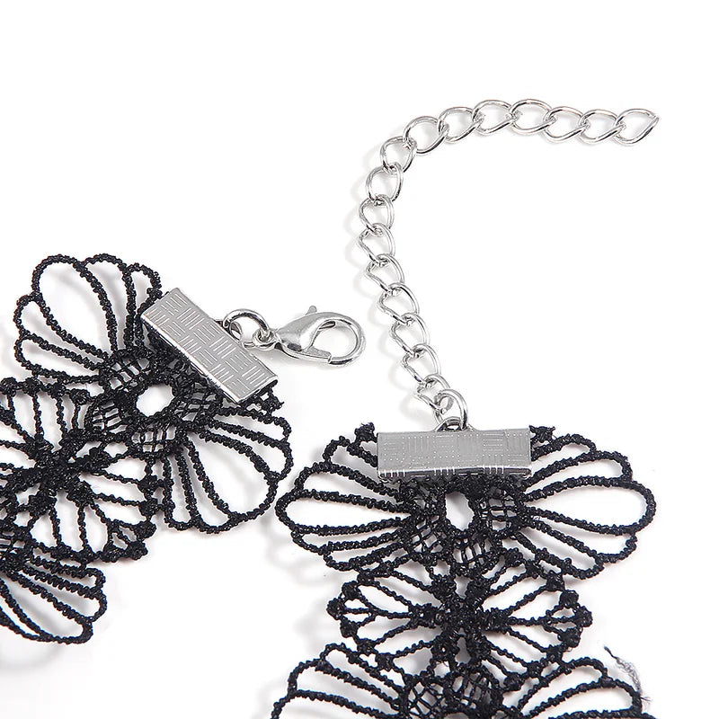 Village Resident Evils Necklaces for Cosplay Lady Dimitrescu Collar Jewelry Halloween Gifts