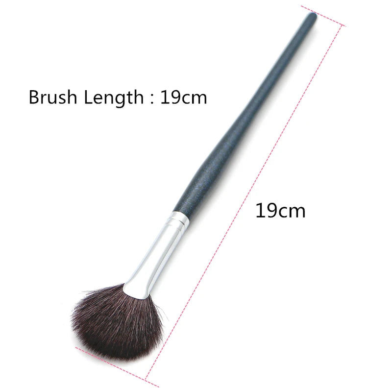 Fan Makeup Brush with Natural Goat Hair - High-Quality Face Highlighter Tool