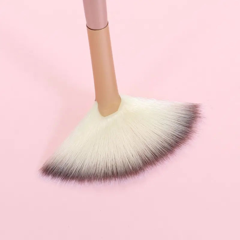 Professional Soft Makeup Fan Brush Face Powder Applicator Cosmetic Tool