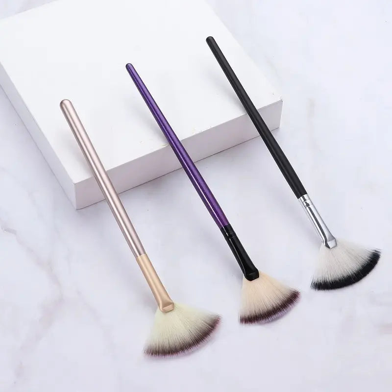 Professional Soft Makeup Fan Brush Face Powder Applicator Cosmetic Tool