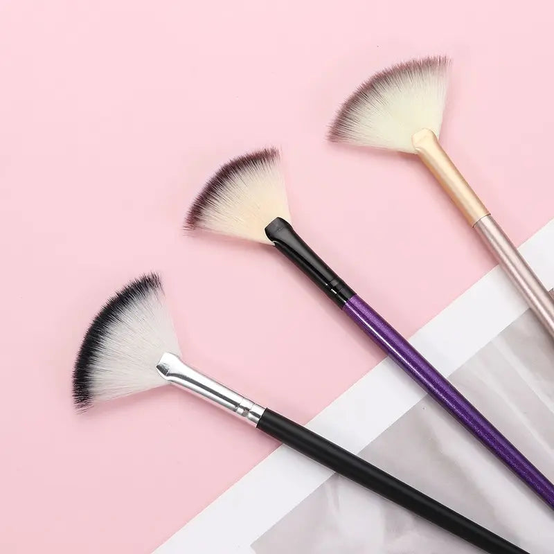 Professional Soft Makeup Fan Brush Face Powder Applicator Cosmetic Tool