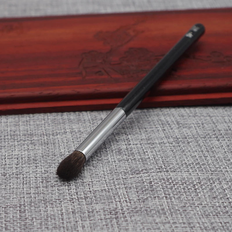 Eye Shadow Blending Brush - Soft Blue Squirrel Hair Makeup Tool for Natural Eye Makeup