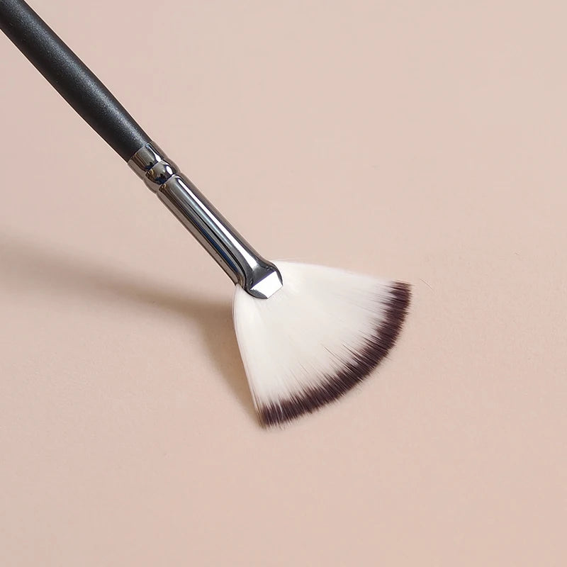 Small Fan Makeup Brush for Blush and Face Powder - Synthetic Hair, Wooden Handle