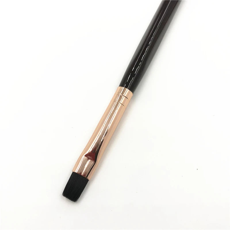 Lip Brush Makeup Tool with Soft Synthetic Bristles - High-Quality Cosmetic Applicator