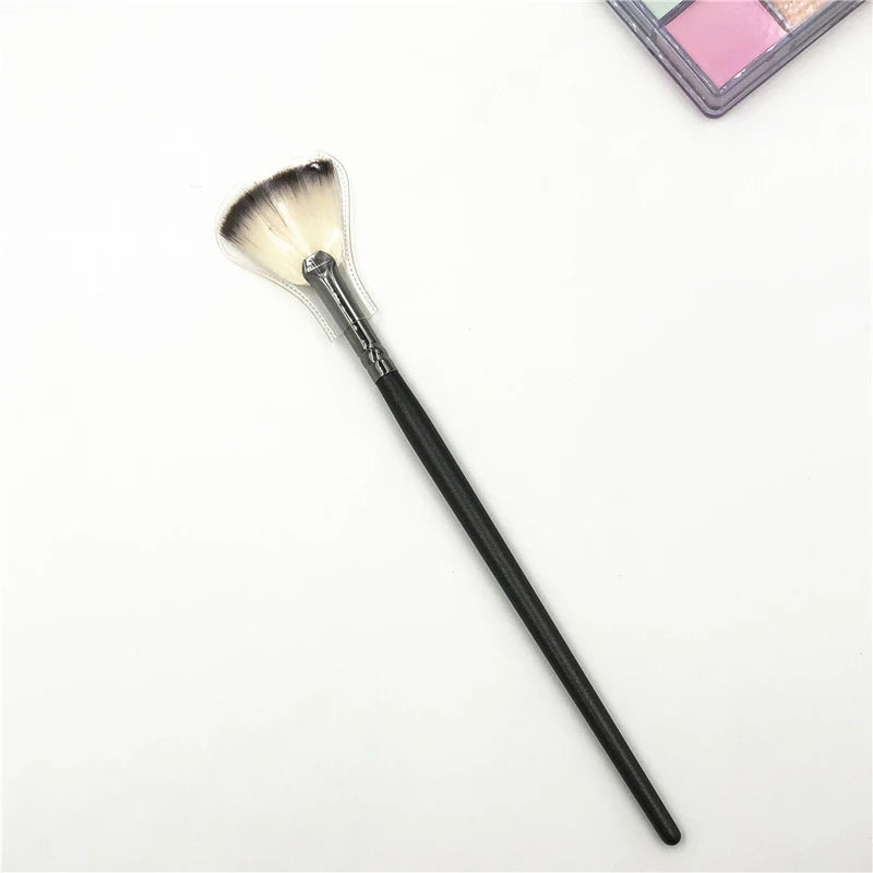 Small Fan Makeup Brush for Blush and Face Powder - Synthetic Hair, Wooden Handle