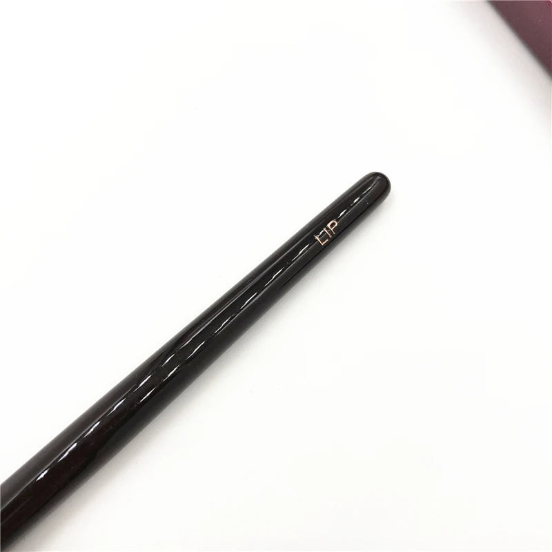 Lip Brush Makeup Tool with Soft Synthetic Bristles - High-Quality Cosmetic Applicator