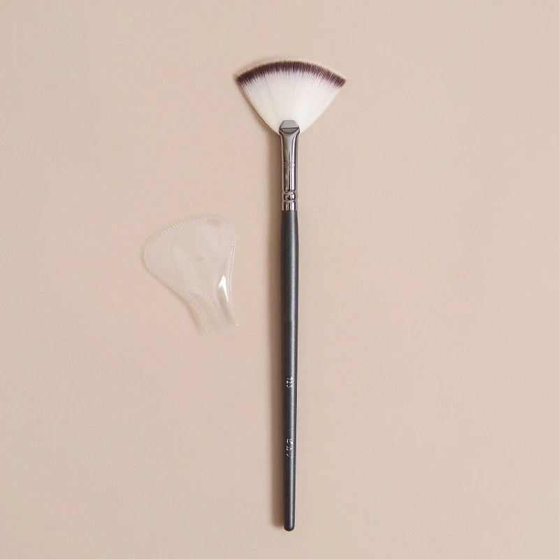 Small Fan Makeup Brush for Blush and Face Powder - Synthetic Hair, Wooden Handle
