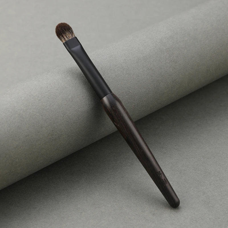 Professional Handmade Eye Shadow Brush with Ebony Wood Handle and Lynx Hair - Medium Size