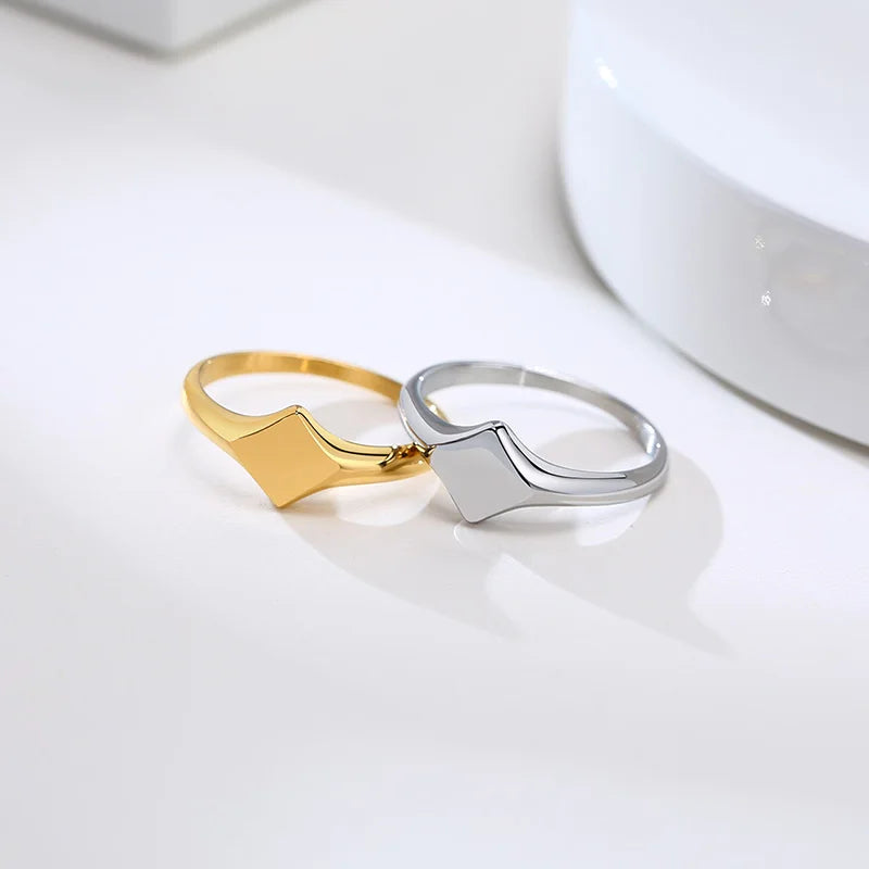 Elegant Signet Pinky Ring Stainless Steel Floral-Inspired Unisex Jewelry