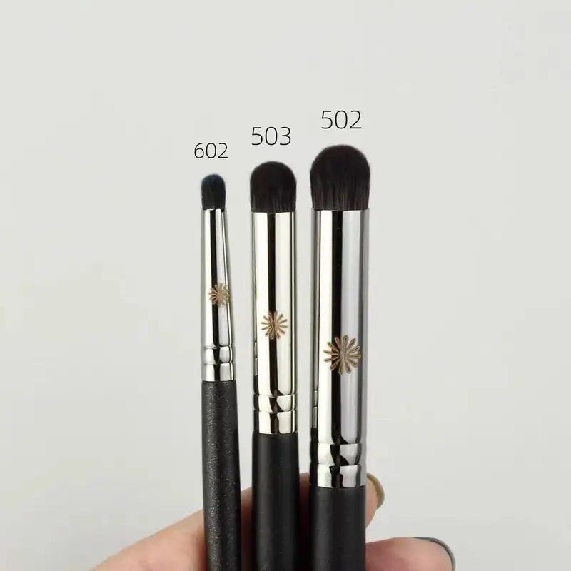 Multi-Size Round Eye Shadow Makeup Brush Set - Blending and Concealer Tools