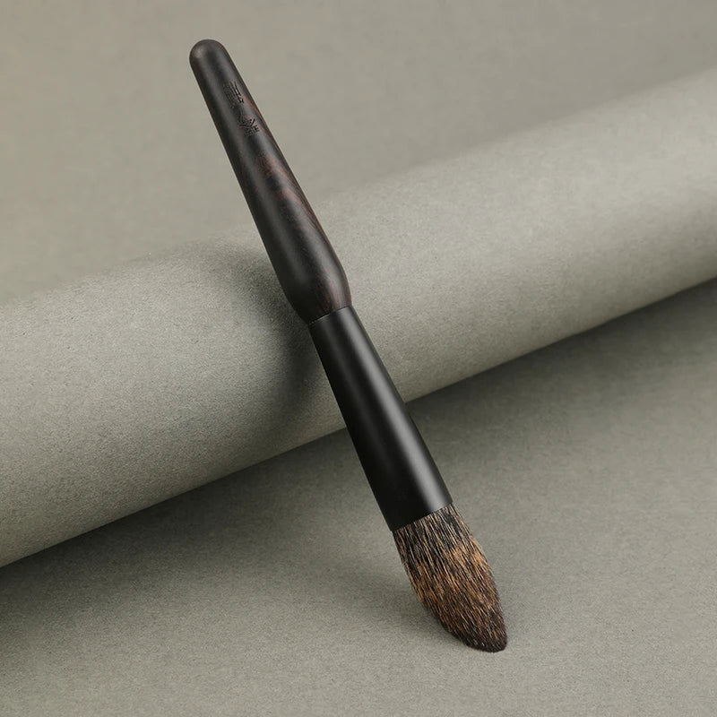 High-Quality Tapered Makeup Brush for Highlighting - Natural Squirrel Hair