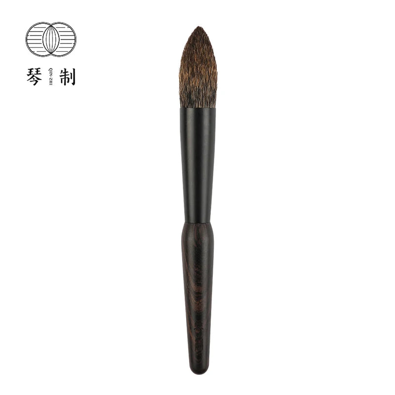 High-Quality Tapered Makeup Brush for Highlighting - Natural Squirrel Hair