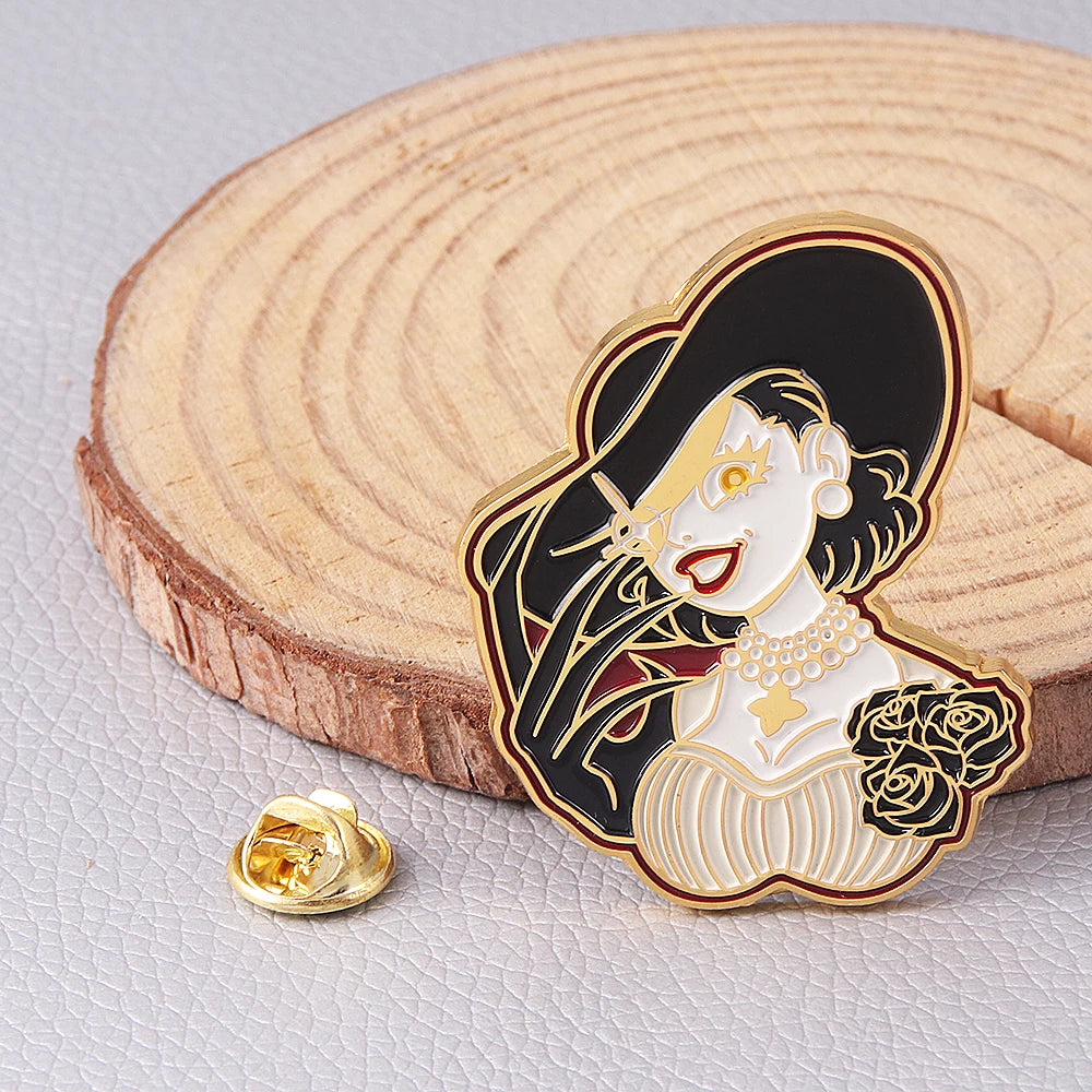 Village Resident Evils Necklaces for Cosplay Lady Dimitrescu Collar Jewelry Halloween Gifts