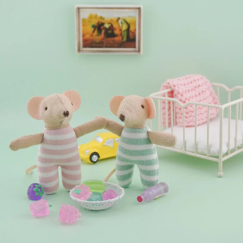 12 Scale Interchangeable Mini Mouse Dollhouse Accessories Set - Festive Decor & Gift