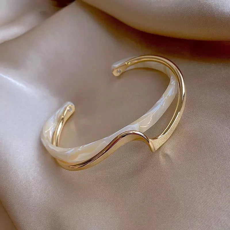 White Shellfish Bracelet Set - Geometric C-Shaped Bangles for Women Jewelry Gift