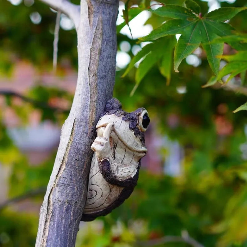 Peeping Frog Climbing Tree Hanging Decoration Resin Garden Ornament