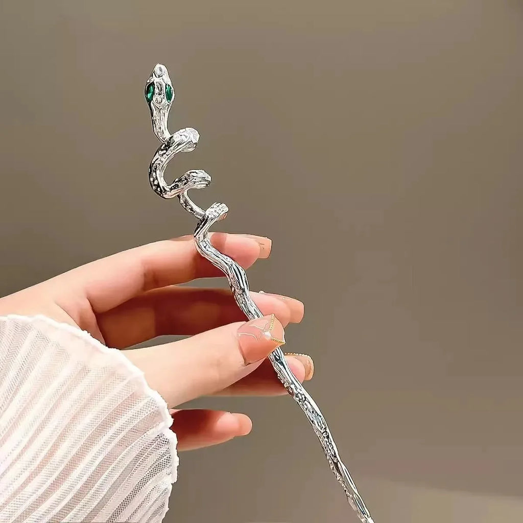 Entangled Snake Tassel Hairpin for Women with Coiled Design - Stylish Hair Accessory