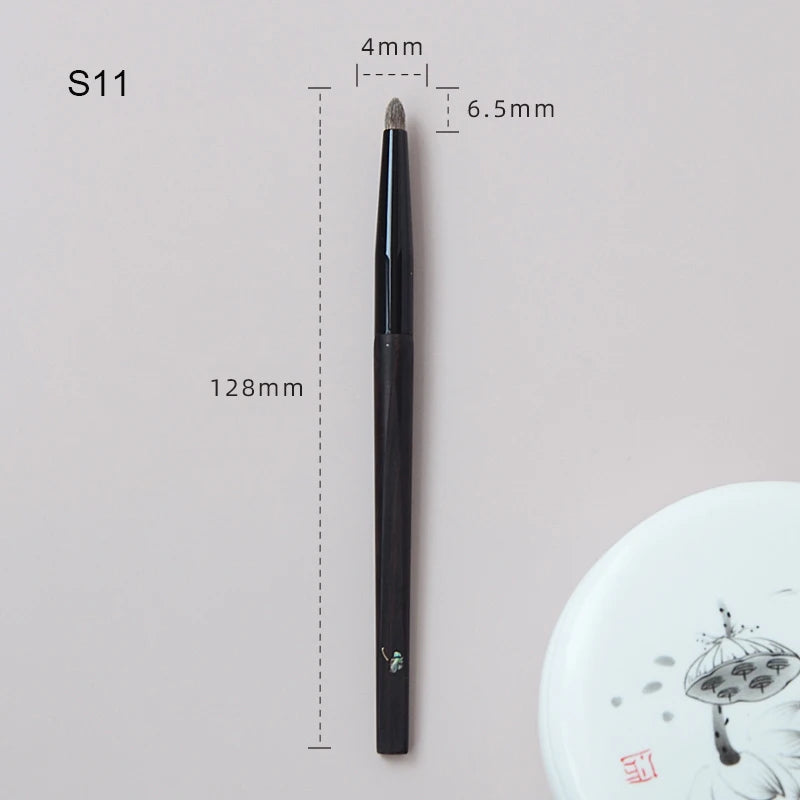 Small Tapered Makeup Brush - Eye Shadow Blending Brush with Goat & Squirrel Hair