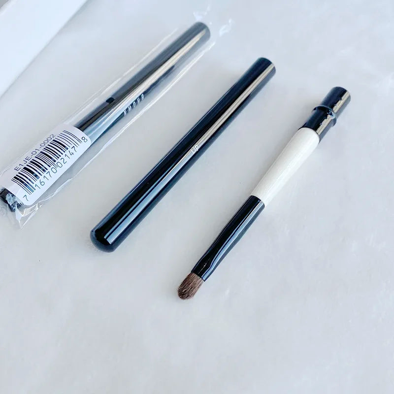 Retractable Lip Brush for Precise Lipstick & Gloss Application Travel Makeup Tool
