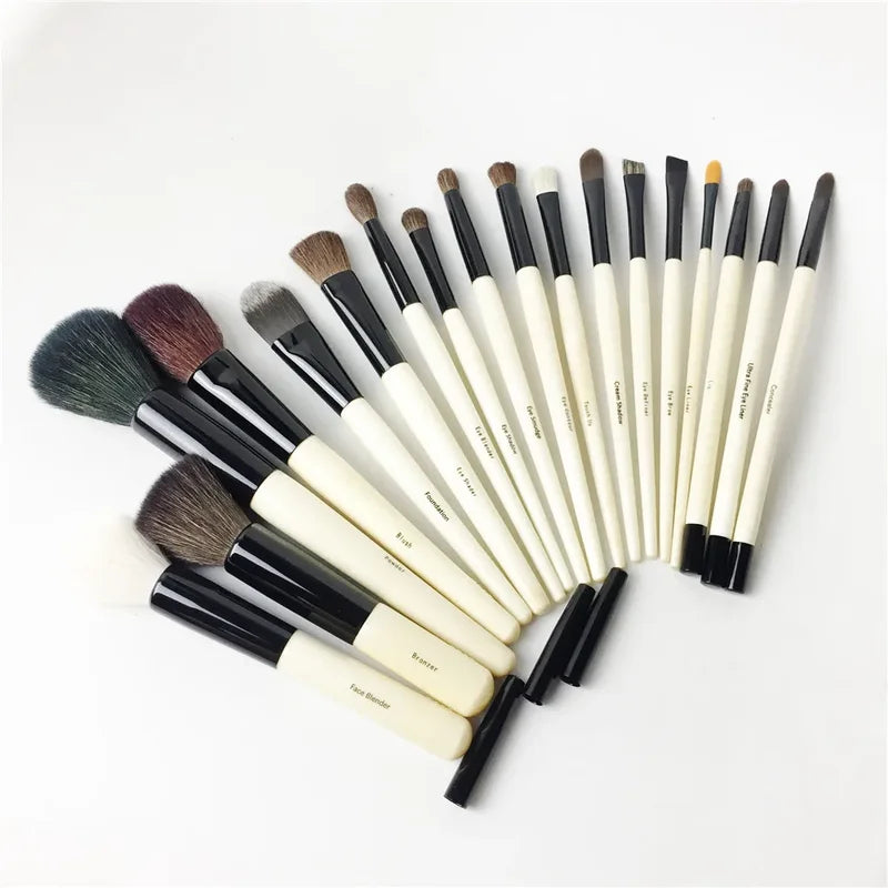 Complete Makeup Brush Set with Wooden Handles - 18 Professional Cosmetic Brushes