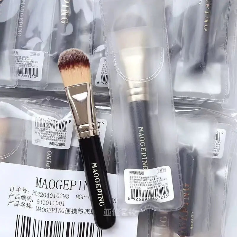 Portable Makeup Brush Set with Foundation, Highlighter & Concealer Brushes