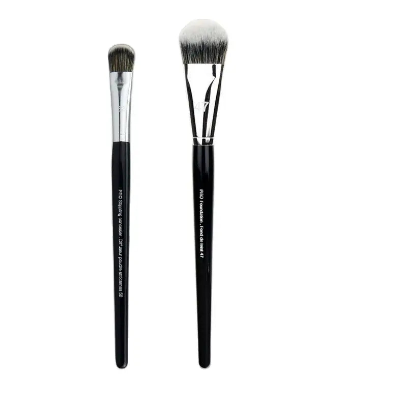 2-Piece Foundation Makeup Brush Set with Synthetic Hair & Wooden Handles