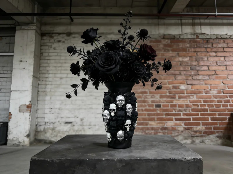 3D Skull Decorative Vase - Gothic Resin Flower Holder for Halloween & Home Decor