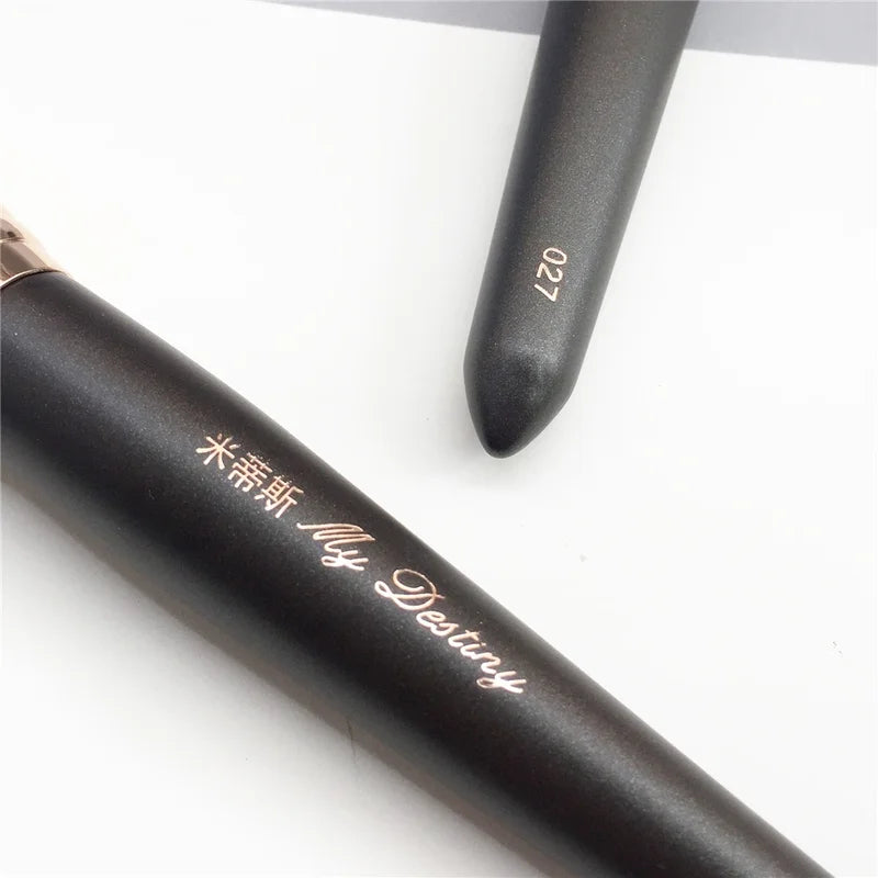 Large Round Bronzer Brush with Goat Hair for Powder and Blush Makeup