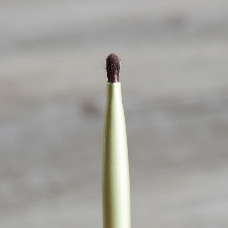 Small Eye Shadow Brush with Natural Lynx & Red Fox Hair - Precise Makeup Tool